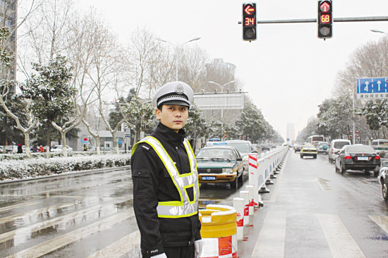 雪天出行更要遵守交規(guī)