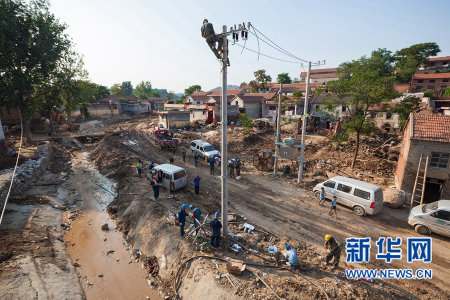 滑縣搶險(xiǎn)突擊隊(duì)鏖戰(zhàn)4天保供電 滑縣搶險(xiǎn)突擊隊(duì)鏖戰(zhàn)4天保供電