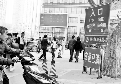 鄭州計(jì)劃新建5萬公共停車位 馬路停車場全取消可行不