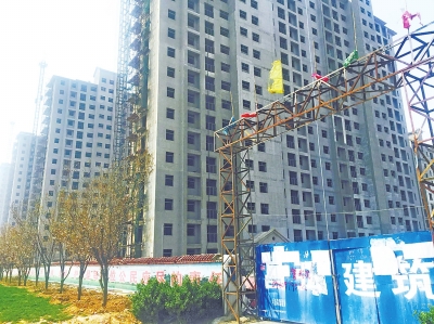 鶴壁一樓盤(pán)爛尾兩年 開(kāi)發(fā)商沒(méi)錢(qián)施工竟讓業(yè)主交錢(qián)“自救”