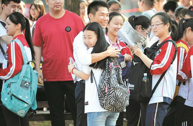 湖北36.2萬(wàn)考生考全國(guó)卷 語(yǔ)文閱讀難數(shù)學(xué)計(jì)算量大