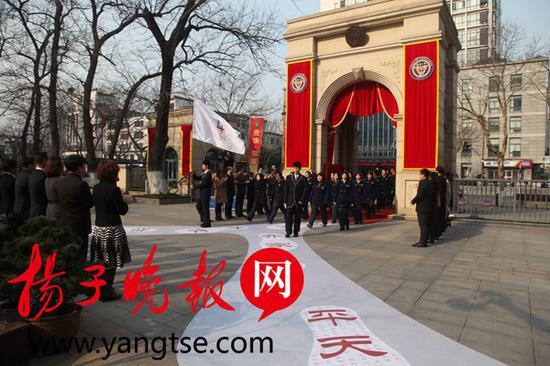 УI(lng)(do)ͰӭTM(jn)ČW(xu)`СR·ƽ¡ĳ؟(z)