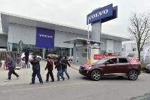 花64萬(wàn)買的車開(kāi)3天漏油