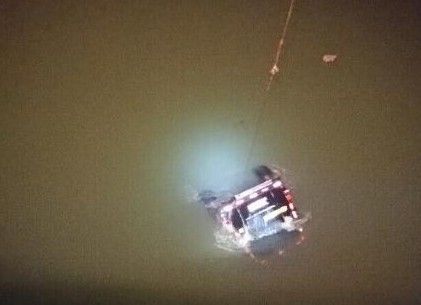 福建一輛運(yùn)鈔車墜入閩江 暫未能打撈出水面(圖)