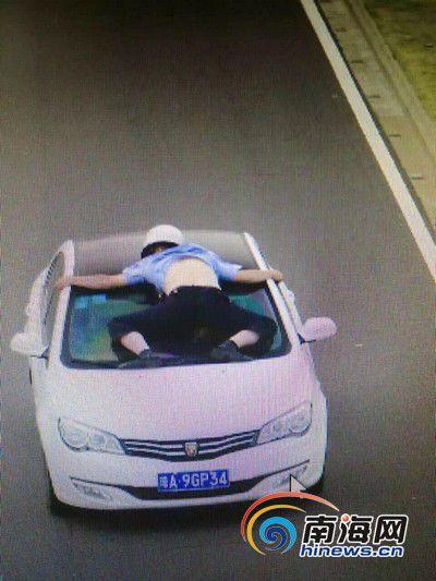 女子開(kāi)車頂撞協(xié)警被抓 有販毒前科反偵查能力強(qiáng)