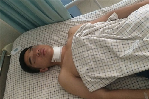 河南新鄉(xiāng)一女子拼車(chē)遭性騷擾 朋友來(lái)接應(yīng)被割喉