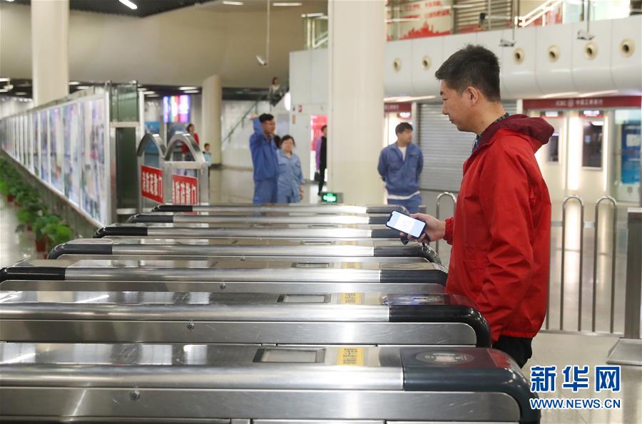 (長三角一體化·圖文互動)(2)“滬杭甬”啟動地鐵刷碼互聯(lián)互通