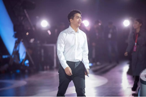 科學(xué)男神魏坤琳直言人類需反思如何與AI共存